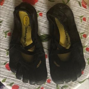 Girls Vibram toe shoes size 2